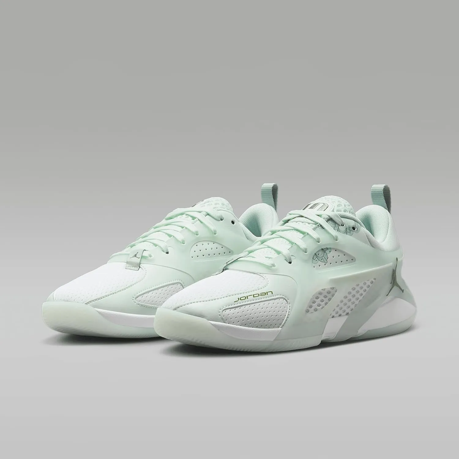 Jordan Heir Series Abundance Women's Basketball Shoes (IB7140-102, White/Barely Green/Seafoam/Oil Green)
