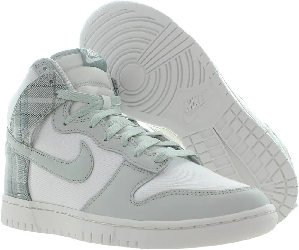 Nike Men's Modern Basketball Shoe