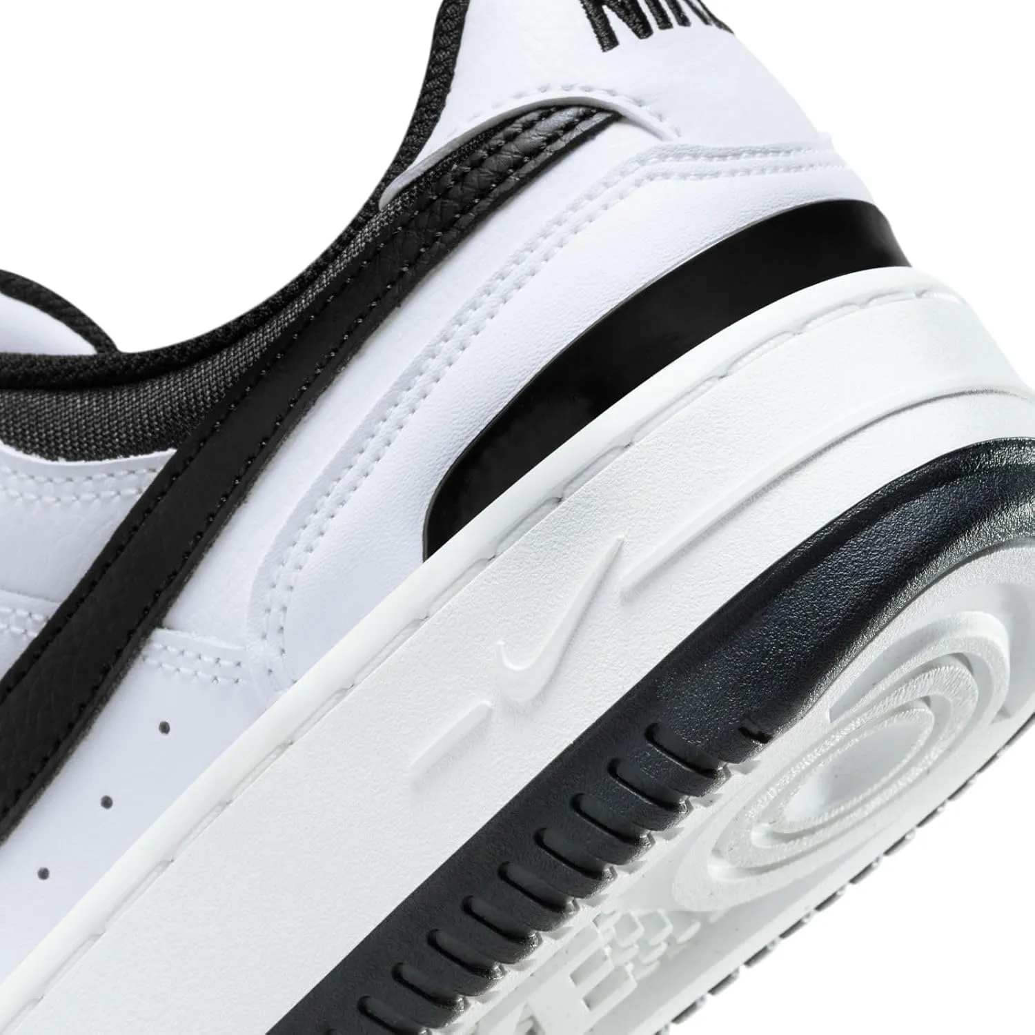 Nike Women's Gamma Force Shoes Sneaker